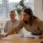 Thumbnail of http://twee%20dames%20vergaderen%20bij%20vergaderlocatie%20Rotterdam%20View