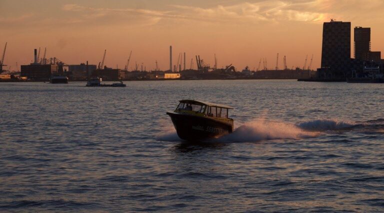 Riding/Floating Diner Riding/Floating Diner